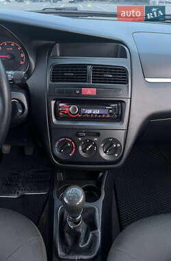 Седан Fiat Linea 2009 в 