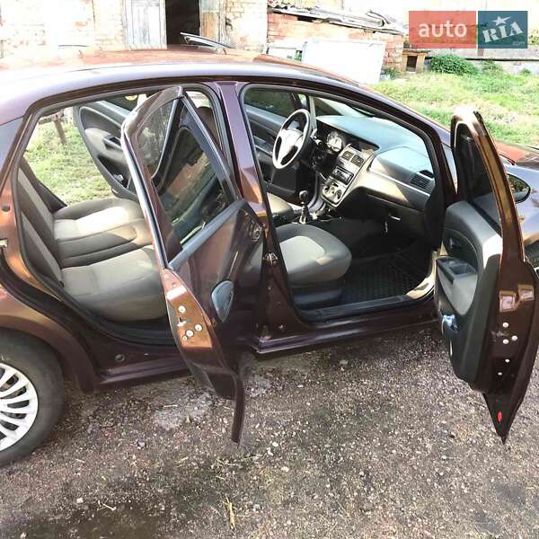 Седан Fiat Linea 2012 в Прилуках