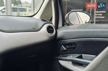 Седан Fiat Linea 2015 в 