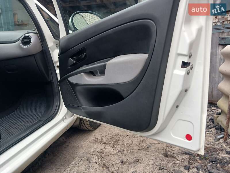 Седан Fiat Linea 2013 в Павлограді