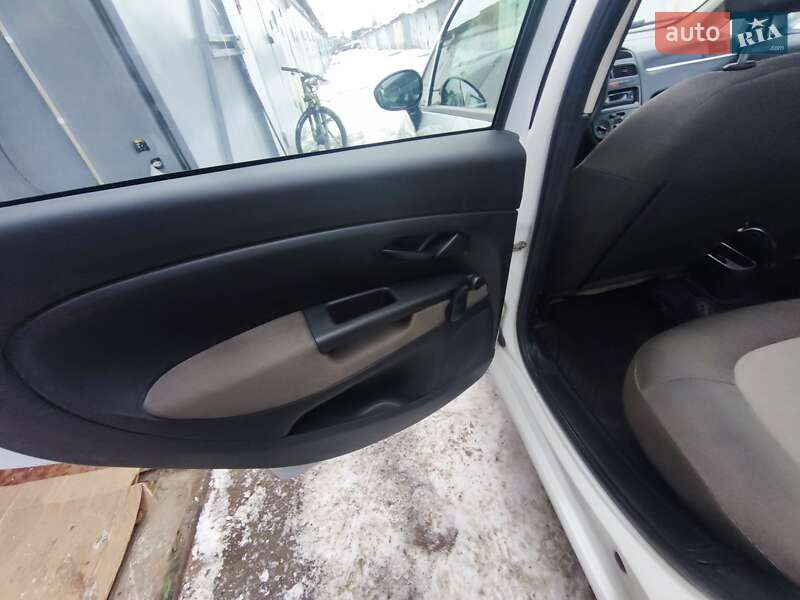 Седан Fiat Linea 2012 в Киеве