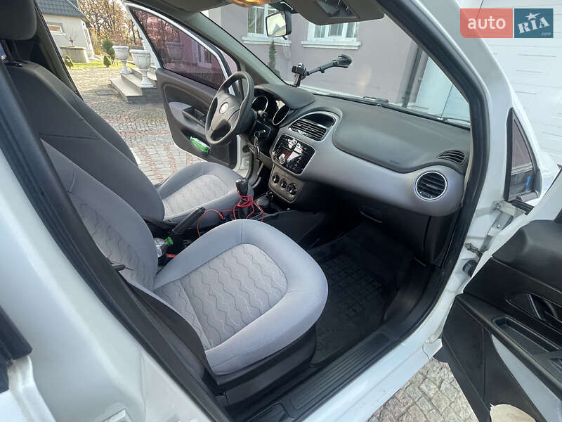 Седан Fiat Linea 2013 в Чернівцях фото 7 Седан Fiat Linea 2013 в Чернівцях