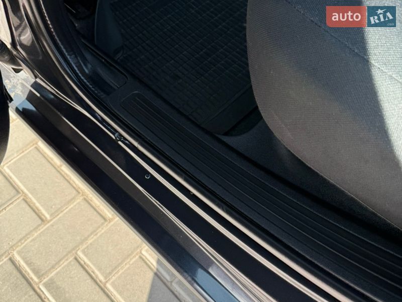 Седан Fiat Linea 2010 в Кропивницком фото 34 Седан Fiat Linea 2010 в Кропивницком