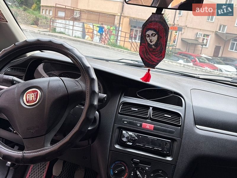 Седан Fiat Linea 2012 в Ладыжине