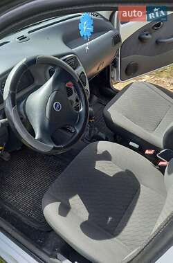 Хэтчбек Fiat Palio 2005 в 