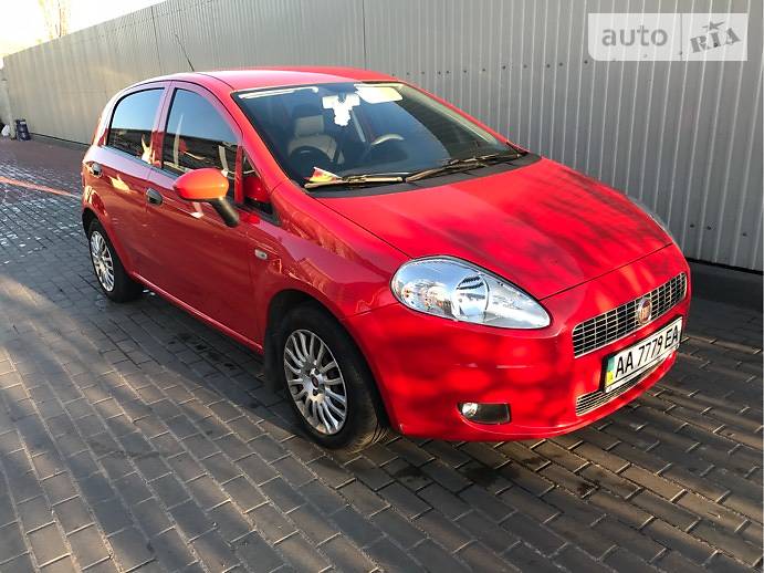 Седан Fiat Punto 2010 в Киеве