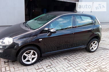 Хэтчбек Fiat Punto 2011 в 