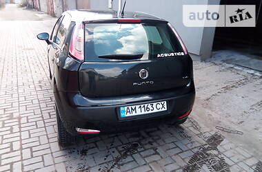 Хэтчбек Fiat Punto 2011 в 