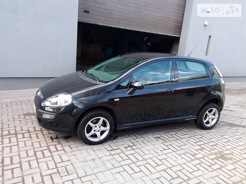 Хэтчбек Fiat Punto 2011 в 