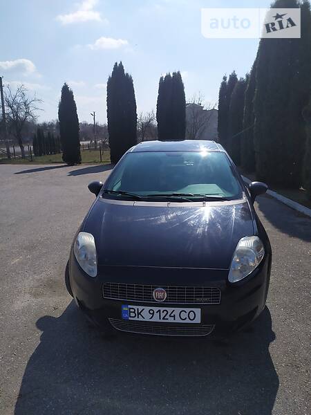 Хэтчбек Fiat Punto 2009 в Дубно