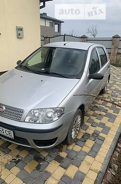 Хэтчбек Fiat Punto 2011 в 
