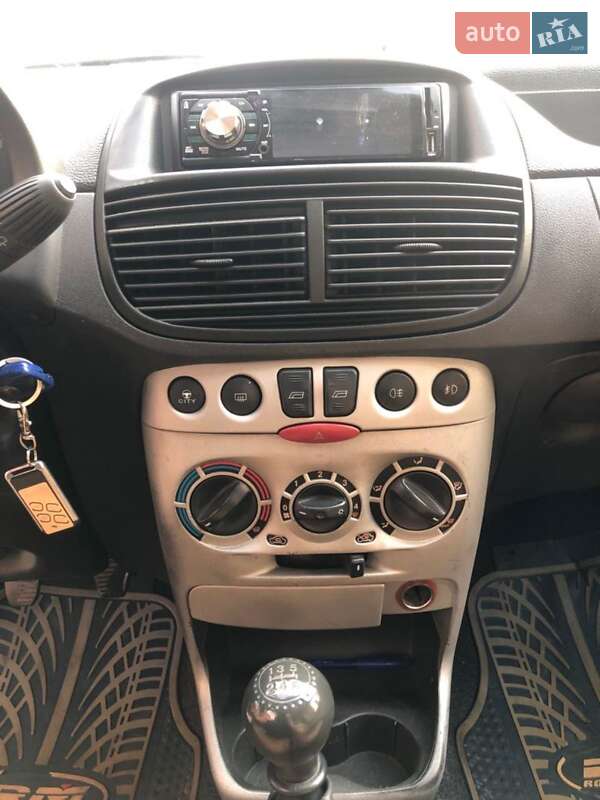 Универсал Fiat Punto 2003 в Черновцах