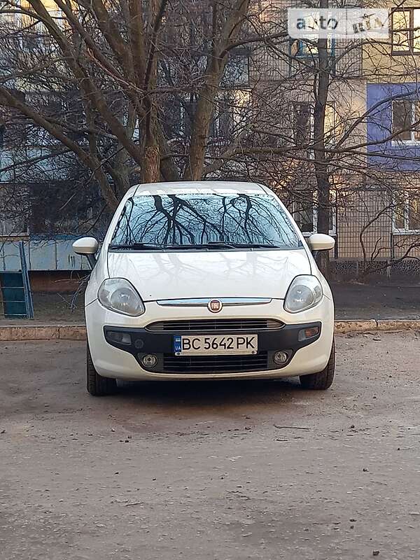 Хетчбек Fiat Punto 2011 в Петровому