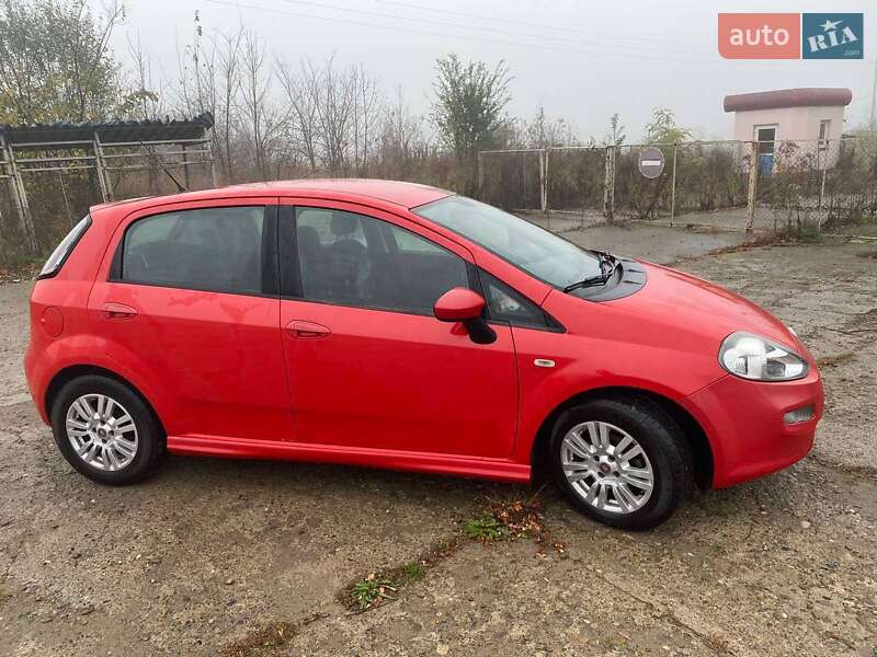 Хэтчбек Fiat Punto 2013 в Черновцах