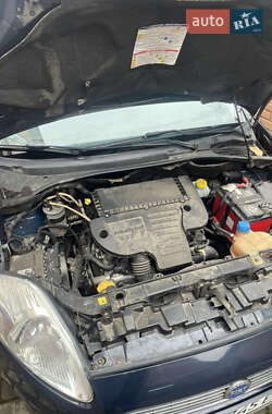 Хэтчбек Fiat Punto 2010 в 