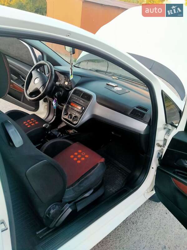 Хэтчбек Fiat Punto 2011 в Ровно
