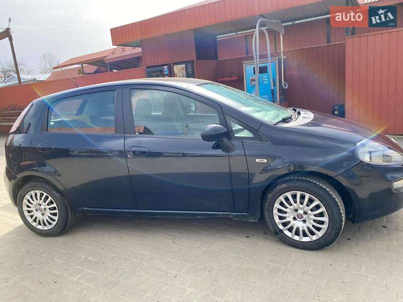 Хетчбек Fiat Punto 2013 в Косові