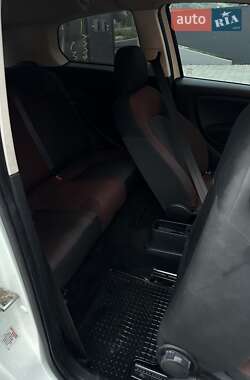 Хэтчбек Fiat Punto 2009 в 