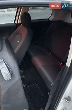 Хэтчбек Fiat Punto 2009 в 