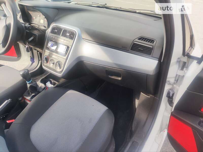 Хэтчбек Fiat Punto 2010 в Стрые