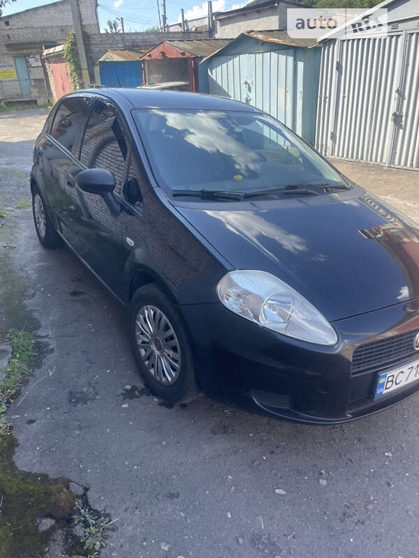 Хэтчбек Fiat Punto 2011 в 