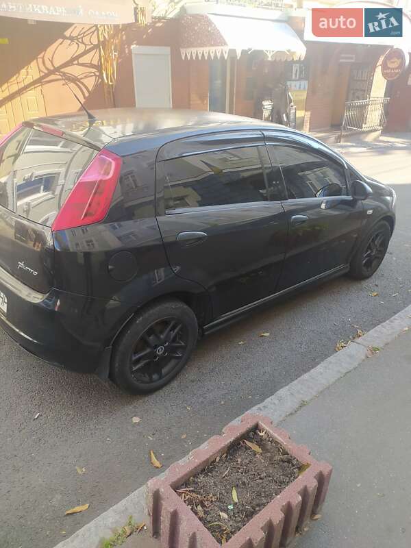 Хэтчбек Fiat Punto 2011 в Виннице