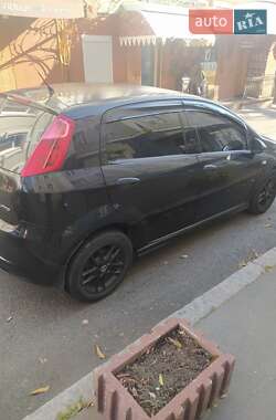 Хэтчбек Fiat Punto 2011 в 