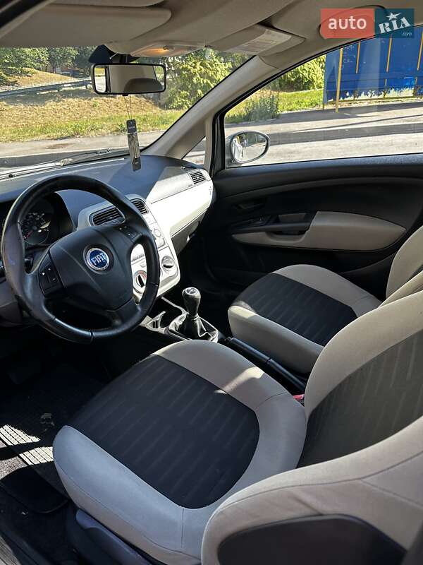 Хэтчбек Fiat Punto 2006 в Ровно