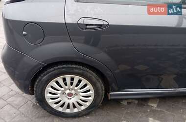 Хэтчбек Fiat Punto 2010 в 
