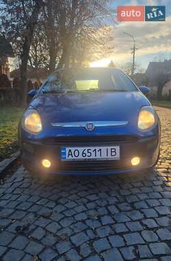 Хэтчбек Fiat Punto 2011 в 