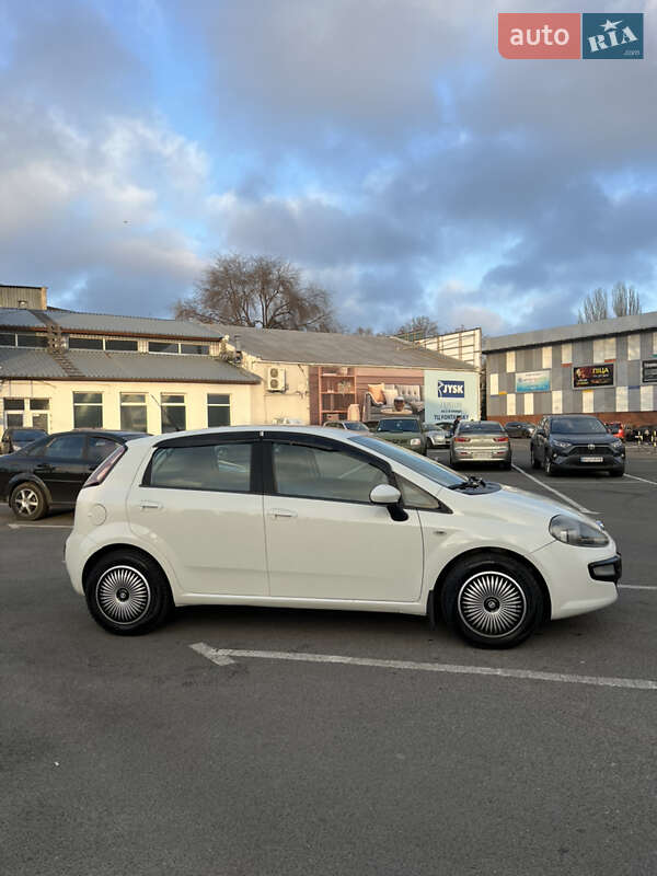 Хэтчбек Fiat Punto 2011 в Киеве