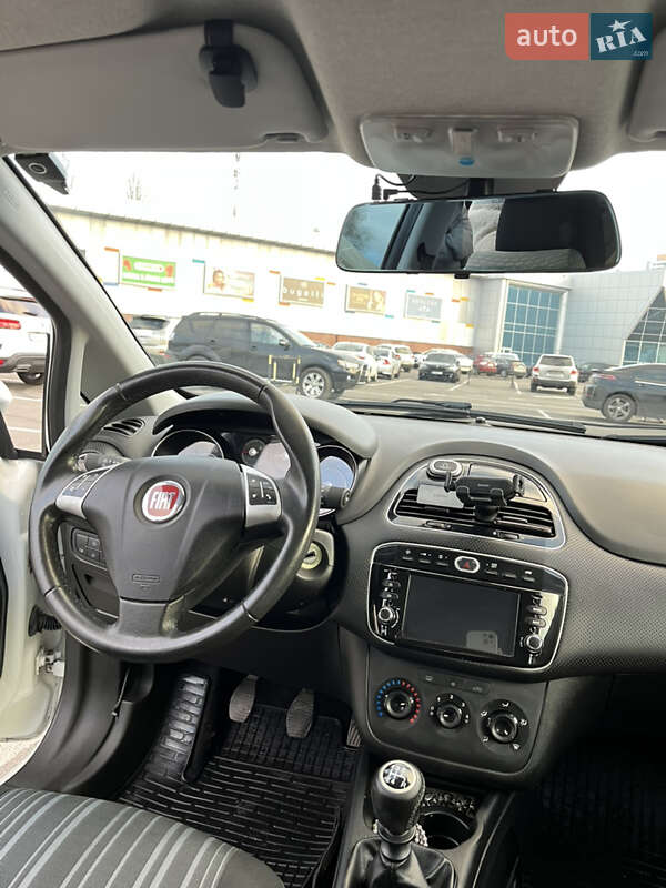 Хэтчбек Fiat Punto 2011 в Киеве