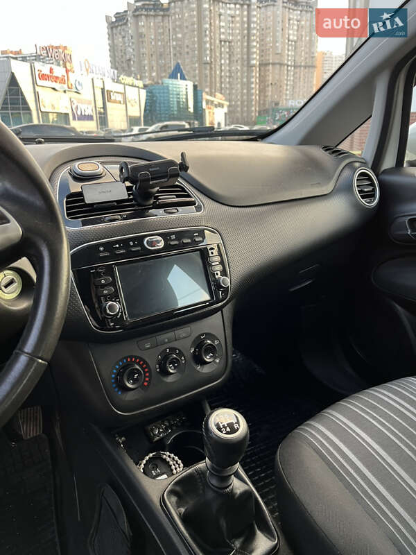 Хэтчбек Fiat Punto 2011 в Киеве