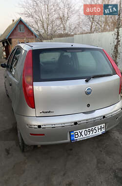 Хэтчбек Fiat Punto 2004 в 
