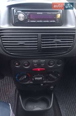 Хэтчбек Fiat Punto 2011 в 