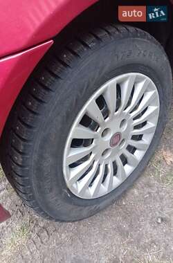 Хэтчбек Fiat Punto 2011 в 