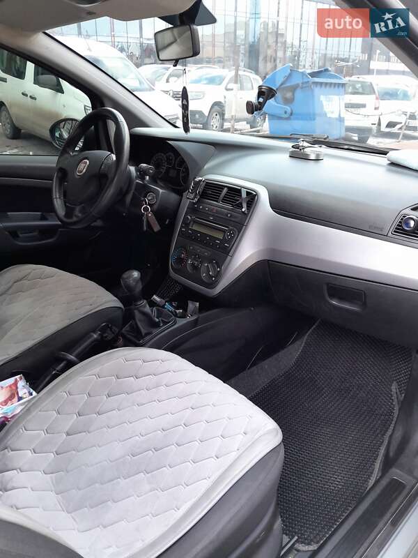 Хэтчбек Fiat Punto 2010 в Львове