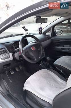 Хэтчбек Fiat Punto 2010 в 