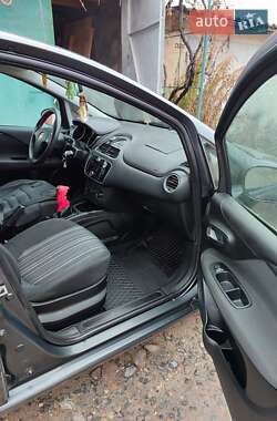 Хэтчбек Fiat Punto 2011 в 