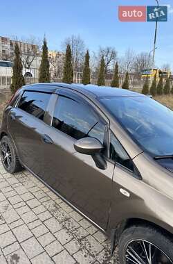 Хэтчбек Fiat Punto 2009 в 
