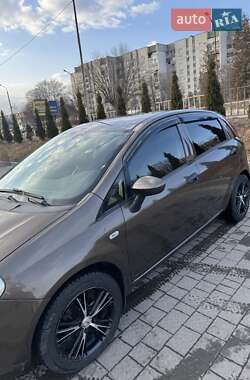 Хэтчбек Fiat Punto 2009 в 