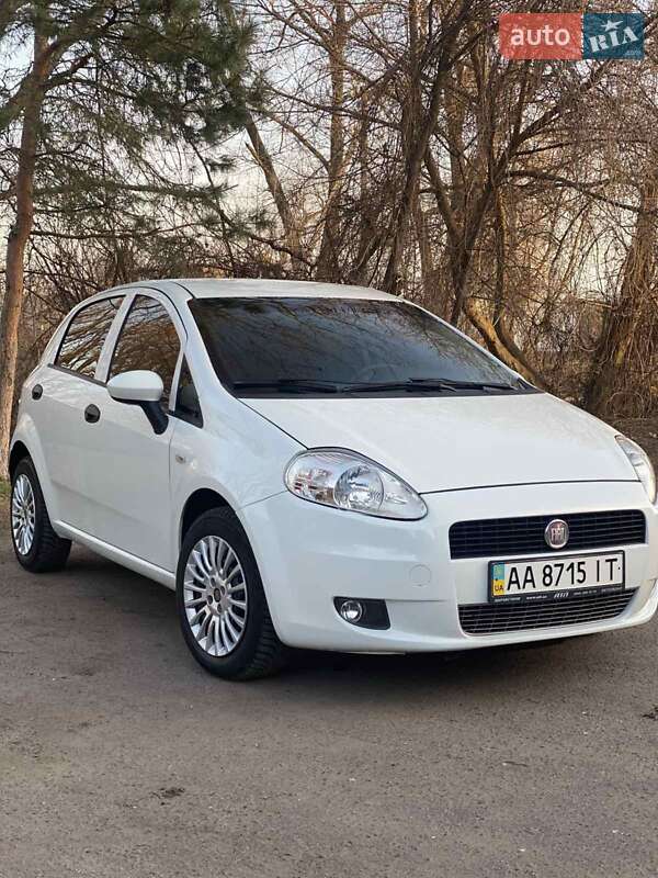 Хэтчбек Fiat Punto 2011 в Прилуках