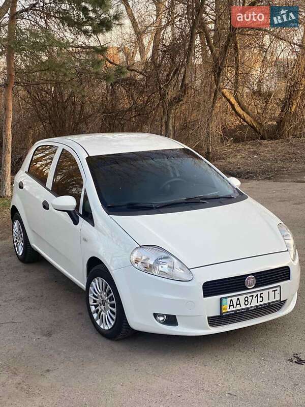 Хэтчбек Fiat Punto 2011 в Прилуках