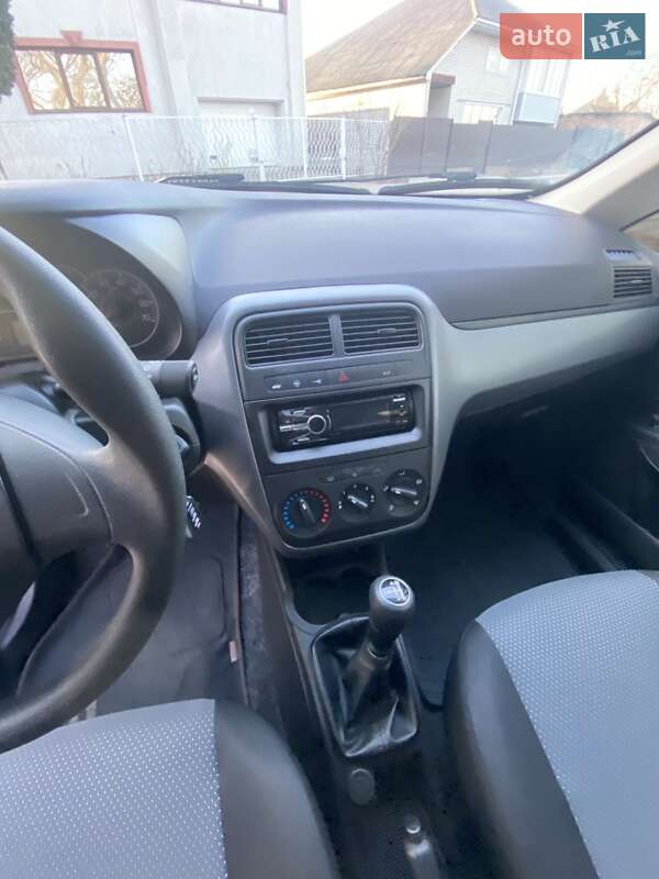 Хэтчбек Fiat Punto 2011 в Прилуках