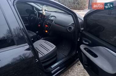 Хэтчбек Fiat Punto 2010 в 