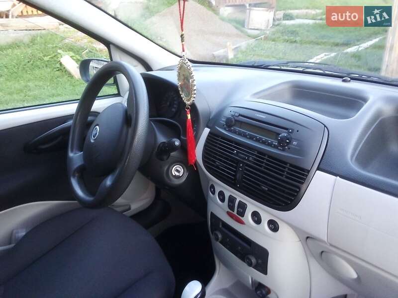 Хэтчбек Fiat Punto 2004 в Ивано-Франковске