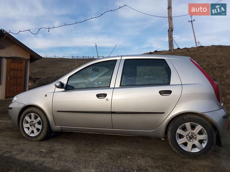 Хэтчбек Fiat Punto 2004 в Ивано-Франковске