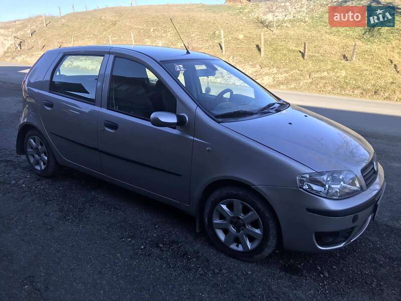 Хэтчбек Fiat Punto 2004 в Ивано-Франковске