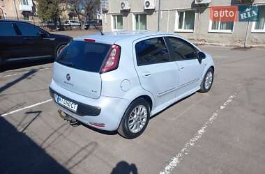 Хэтчбек Fiat Punto 2010 в 