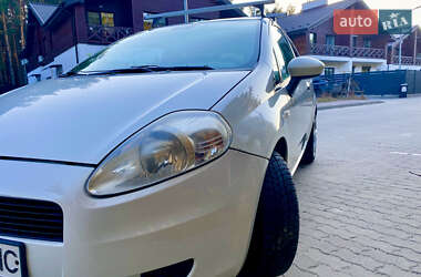 Хэтчбек Fiat Punto 2010 в 